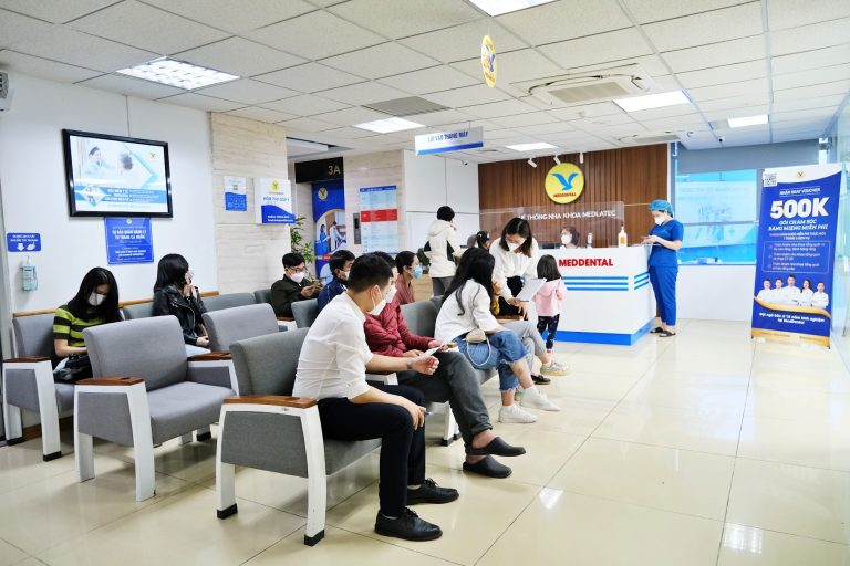 Nhổ răng ở Nha khoa MEDDental